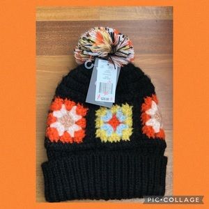 NWT hand knit pom hat